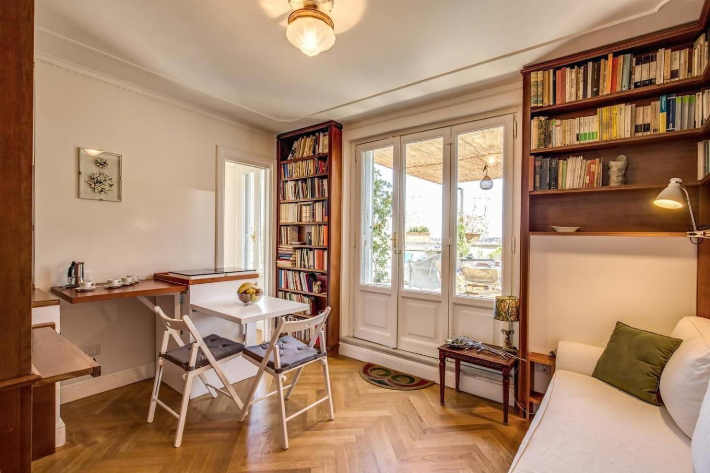Attic With Terrace Overlooking St Peters Basilica Appartamento